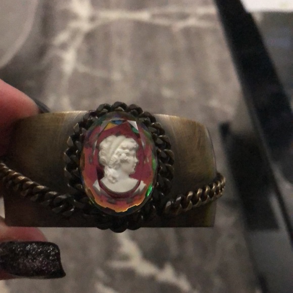 NWT CAMEO VINTAGE CUFF ๐ฅ๐ฅ๐ฅ๐ฅ - Picture 2 of 6